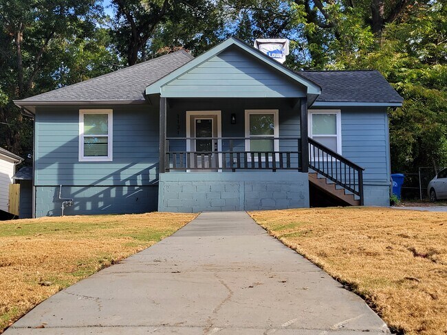 Foto del edificio - 1131 Montreat Ave SW