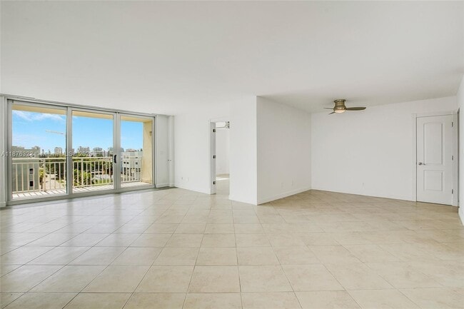 Building Photo - 9500 W Bay Harbor Dr