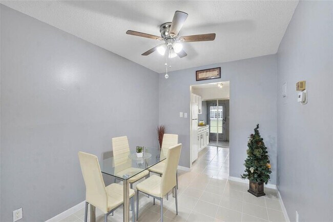Foto del edificio - 7500 NW 5th Ct