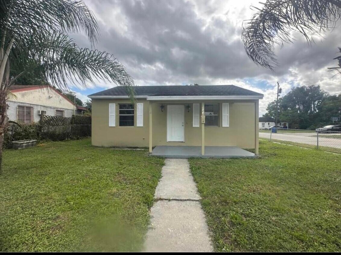 Primary Photo - 865 W 3rd St