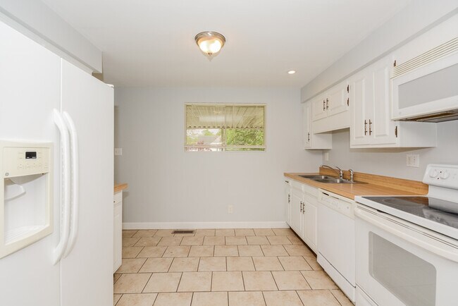 Building Photo - Great 3 Bedroom in Fairfield