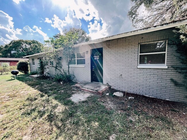 Building Photo - 3/1 Duplex AVAILABLE NOW!