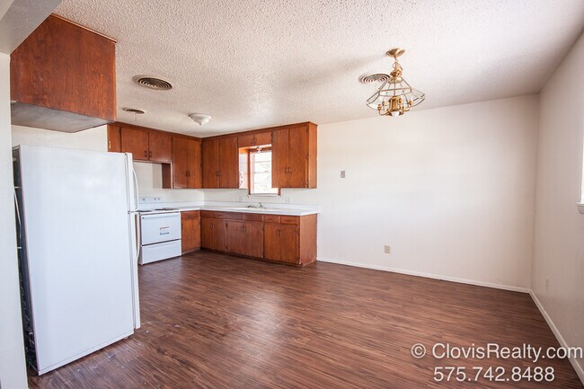 Kitchen - 701 Ross St