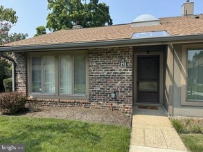 Building Photo - 213 Uxbridge Dr