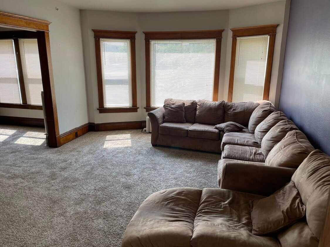 808 Elmwood Ave, Oshkosh, WI 54901 Apartments in Oshkosh, WI