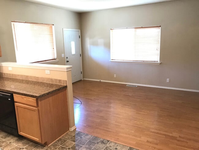 Foto del edificio - 3 Bedroom duplex on Bailey Hill Rd