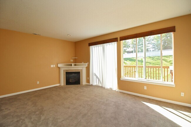 Foto del edificio - 21410 NE Rosewood Dr