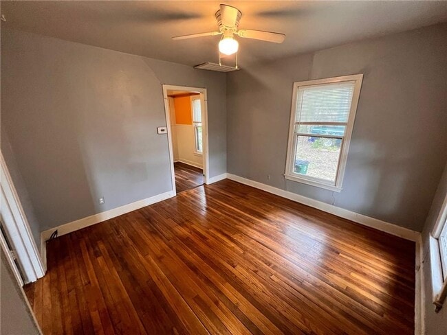 Foto del edificio - 4902 Caswell Ave