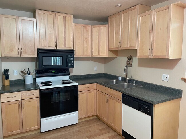 Building Photo - Upstairs Condo - 2 Bedroom, 1 Bath with Ca...