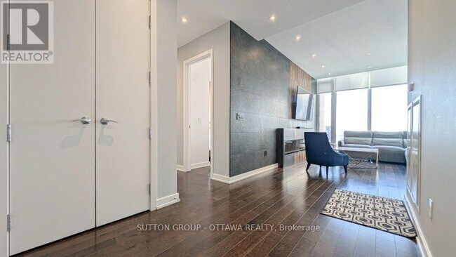 Photo du bâtiment - 111-2111 Champagne Ave S