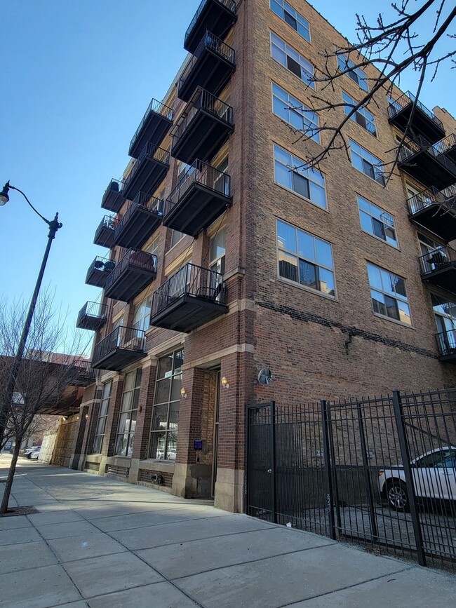 Building Photo - 1528 S Wabash Ave