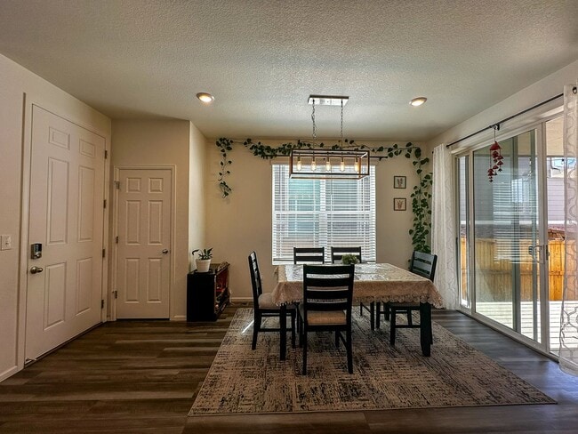 Building Photo - NEARLY NEW 3-bed Paired Home in Senderos Creek community!