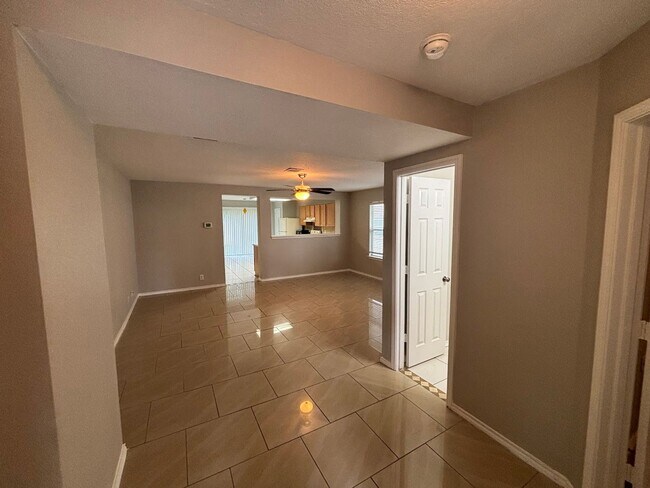 Foto del edificio - Charming 2 Bedroom, 2 Bathroom Home in Pri...