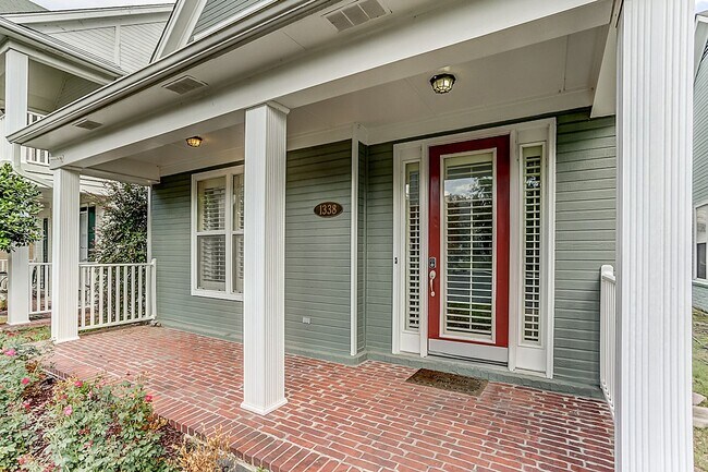 Foto del edificio - Fully Furnished Mud Island Home – Minutes from Downtown Memphis!