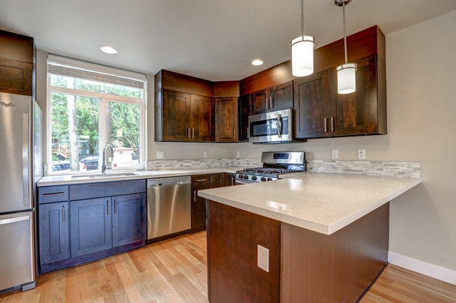 Building Photo - 423 NE Maple Leaf Pl
