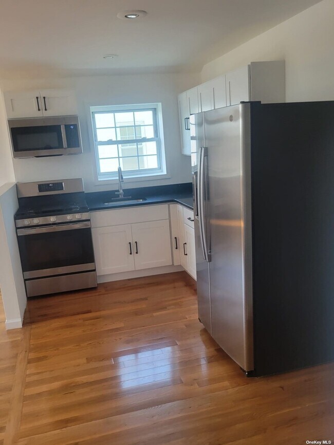 Building Photo - 119-59 Merrill St