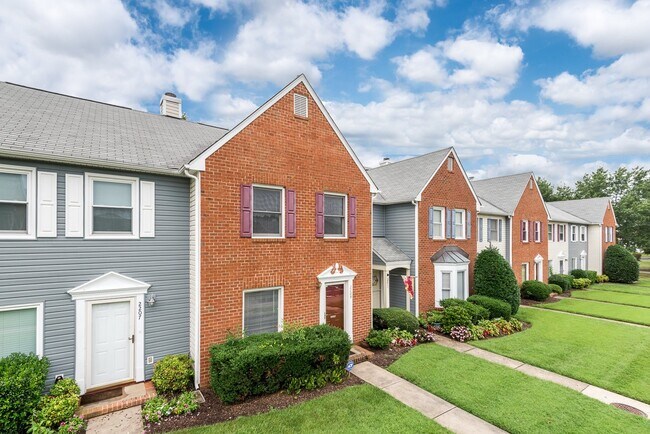 Foto del edificio - 2209 High Bush Cir