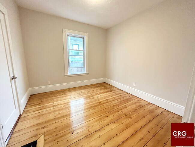 Foto del edificio - 11-13 Buttonwood St. Unit 1A
