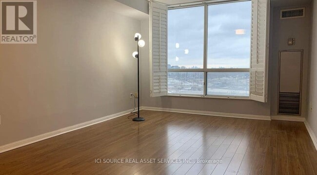 Building Photo - 101 Subway Crescent