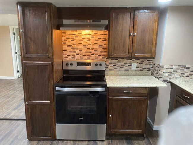 Building Photo - 207 W Calhoun St