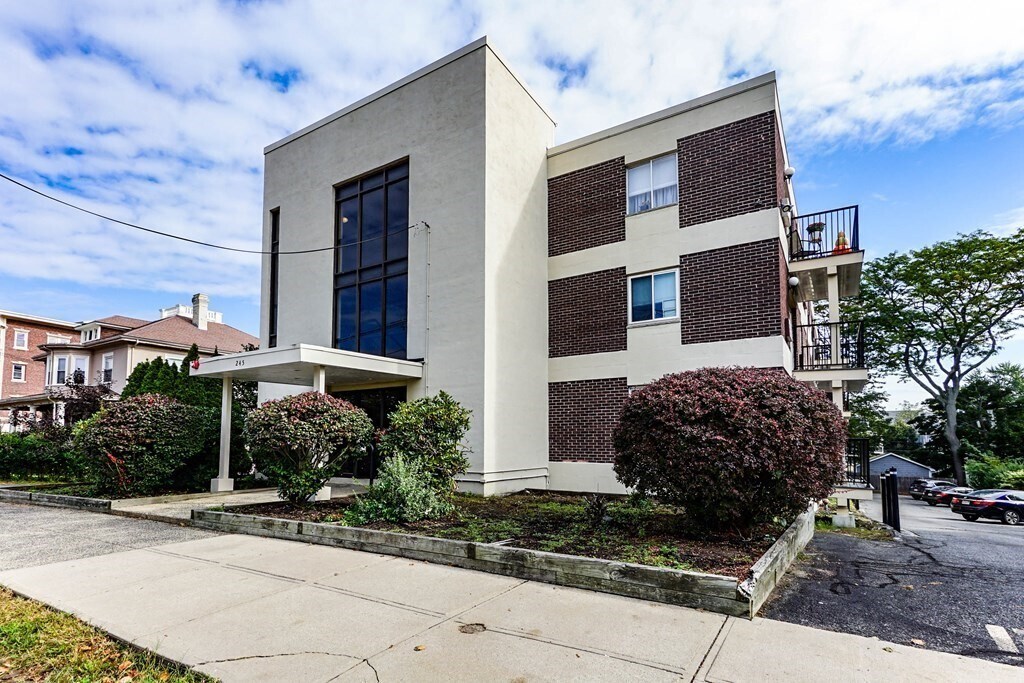 Primary Photo - 245 Lafayette St