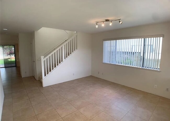 Building Photo - Mililani Mauka  - 3 bedroom, 2.5 bathroom,...