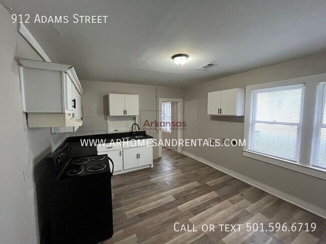 Foto del edificio - 912 Adams St