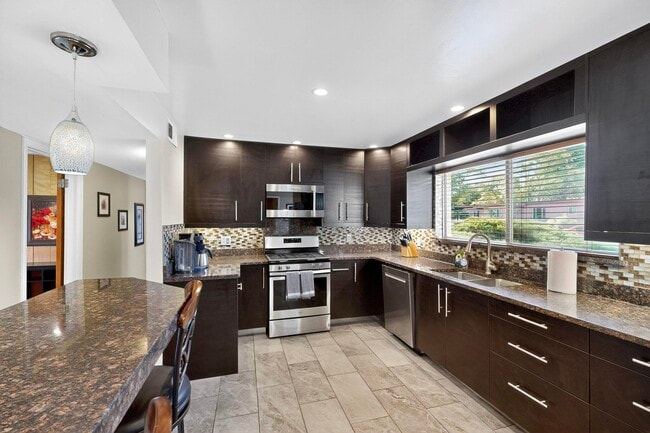 spacious kitchen - 4715 Marquette Ave NE