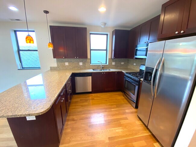 Building Photo - 1825 N California Ave