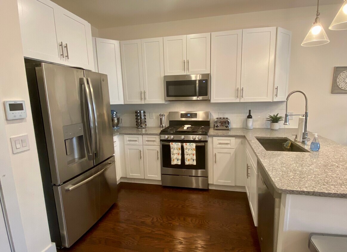 Featured- Kitchen - 961 Shackamaxon St