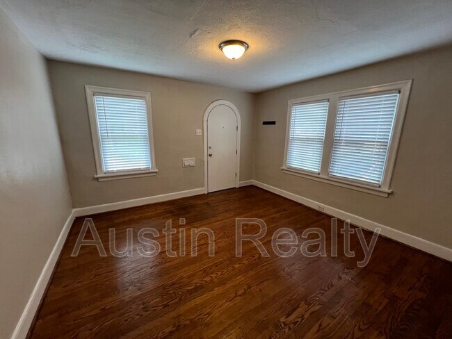 Building Photo - 7247 Bruno Ave