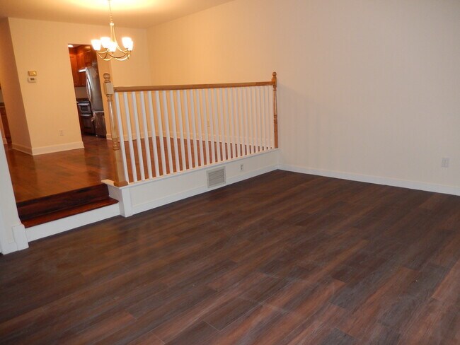 Foto del edificio - 222 Melody Ln