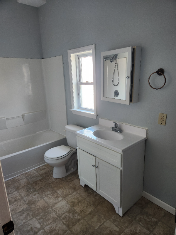 Building Photo - 331 Borden St