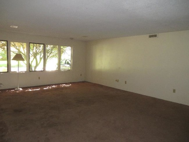 Building Photo - 14A Ellis Dr