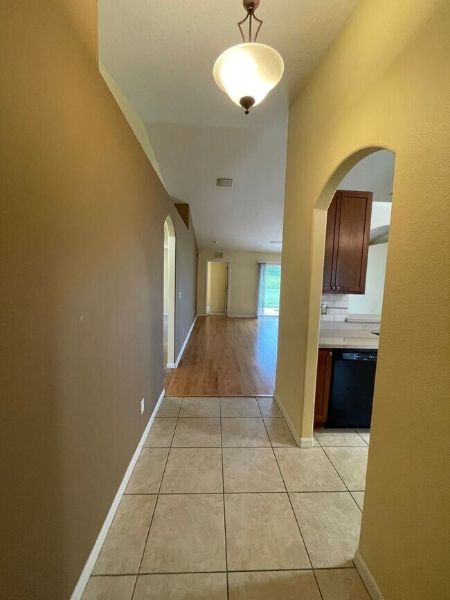 Foto del edificio - 4/2 Home in Fountain Lake Subdivision
