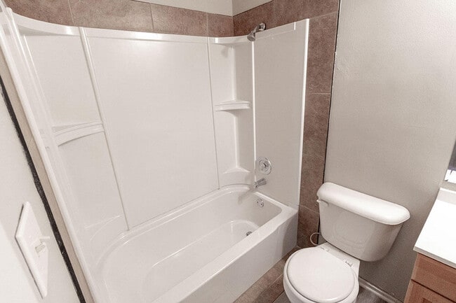 Foto del edificio - 212 Wheaton Ct