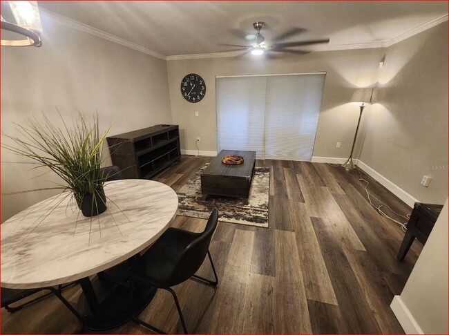 Family Room - 2735 SW 35th Pl