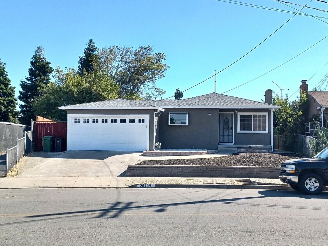 Foto principal - 26797 Eldridge Ave