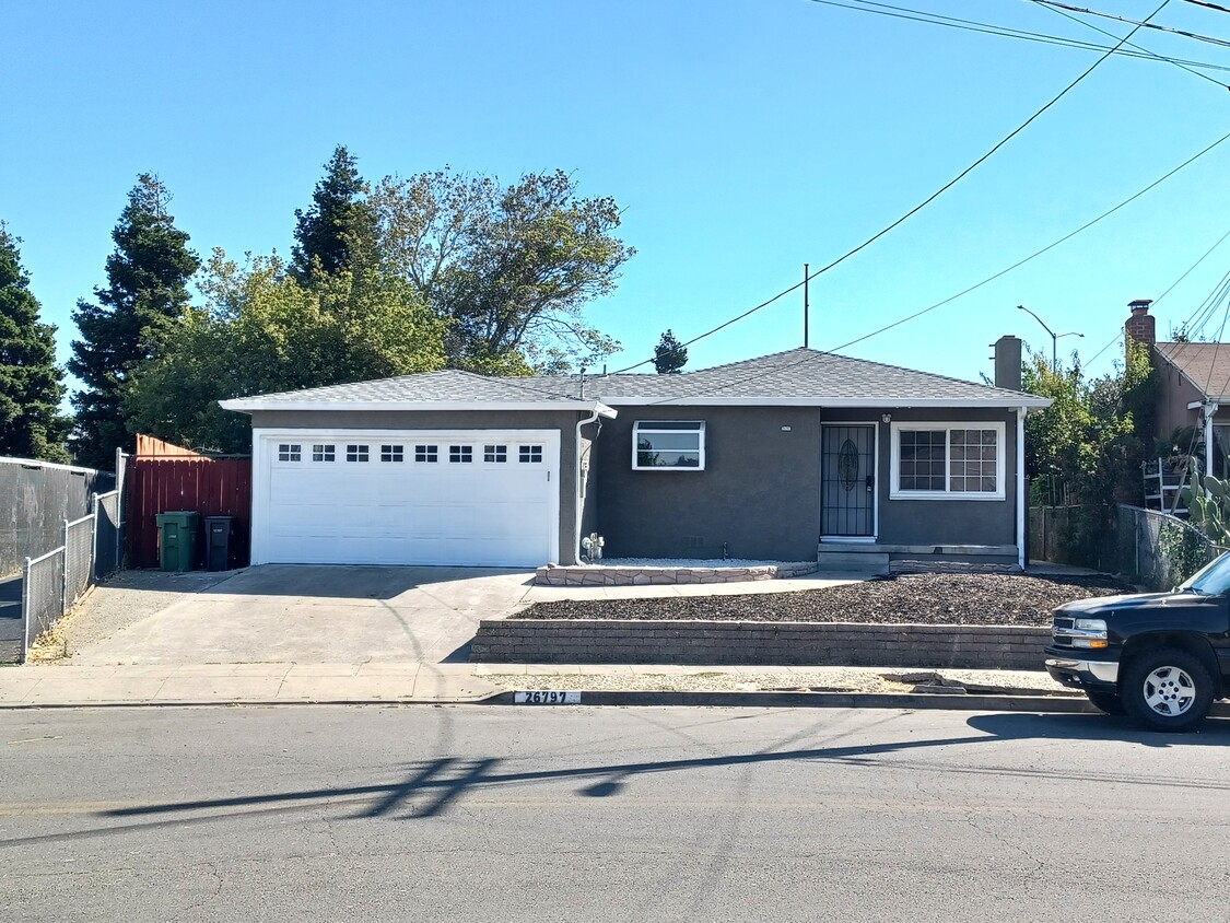 Primary Photo - 26797 Eldridge Ave