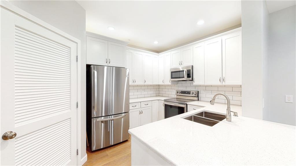 Foto principal - 1000 Providence Pl