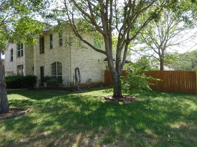Building Photo - 515 Plantain Ln