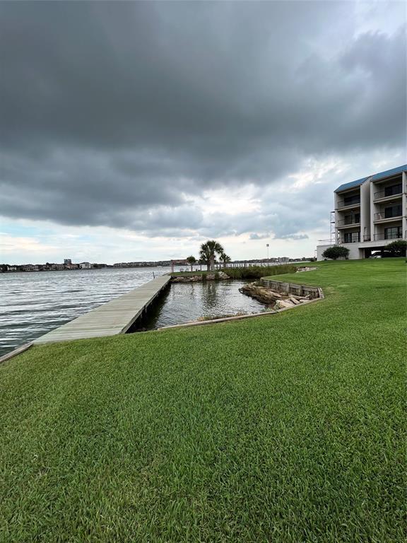 Foto del edificio - 351 Lakeside Ln