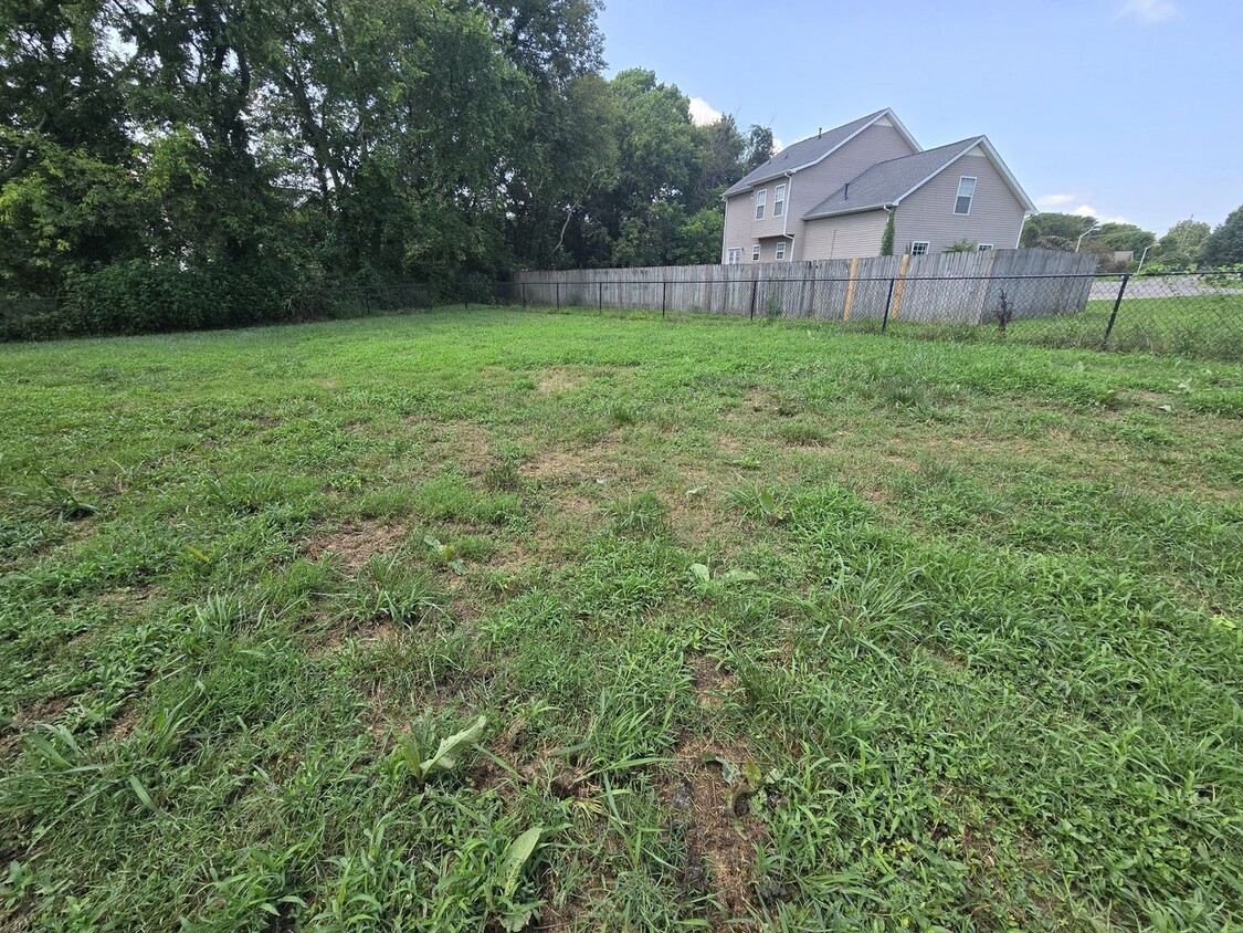 Foto del edificio - 3/2 w/ Fenced-in Yard & Screen Porch!