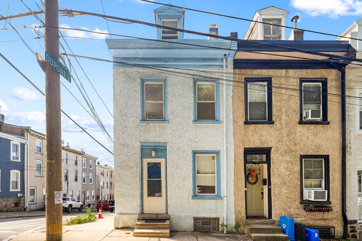 Foto principal - 4550 Silverwood St