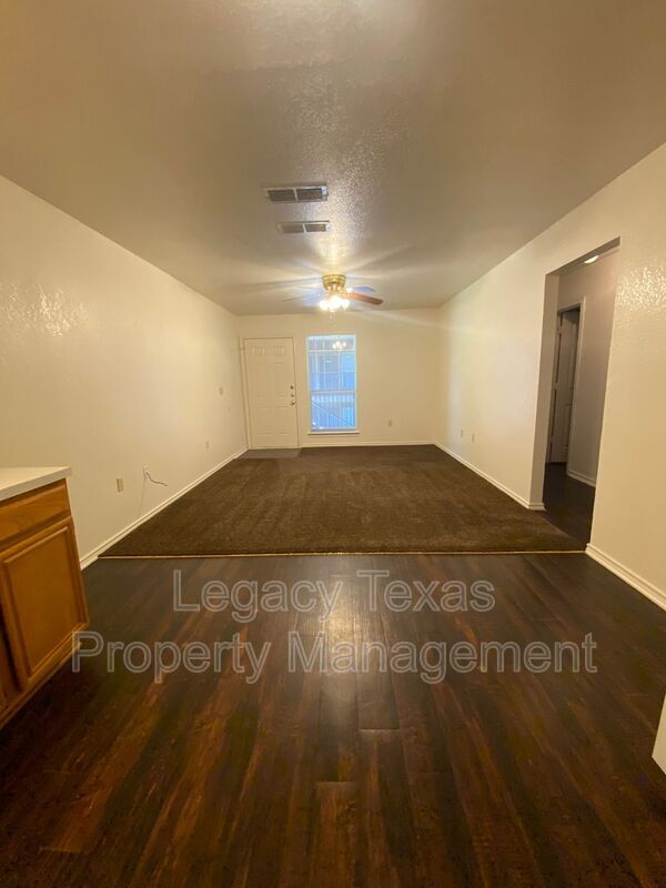 Foto del edificio - 1112 Williams Ave