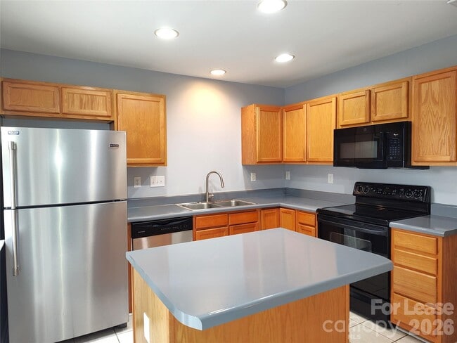 Building Photo - 14934 Deshler Ct