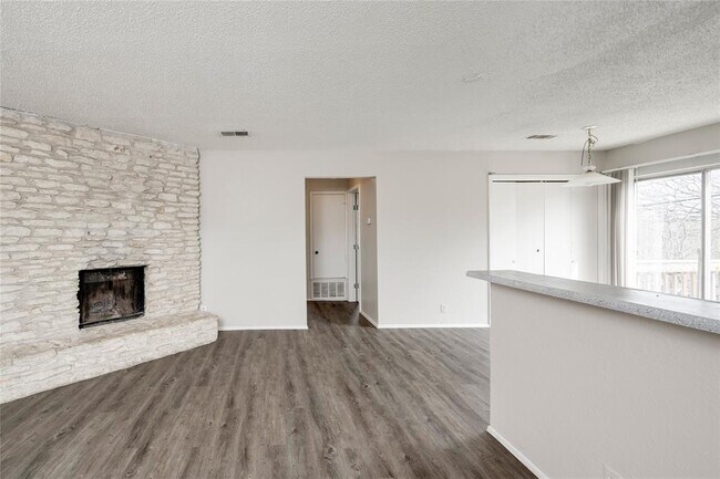 Foto del edificio - 11907 Alpheus Ave