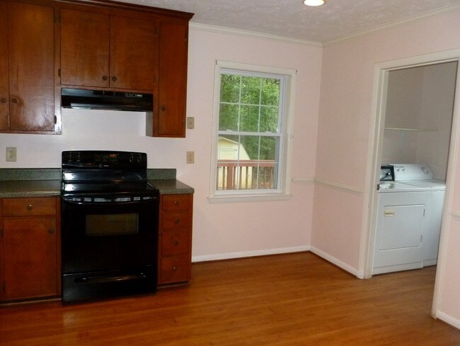 Foto del edificio - 4546 Woods Edge Rd