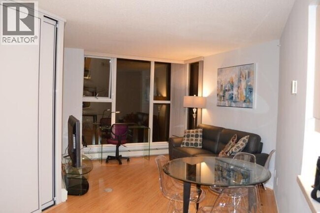 Photo du bâtiment - 1009 Expo Blvd