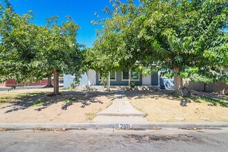 Building Photo - 2101 Carrere St
